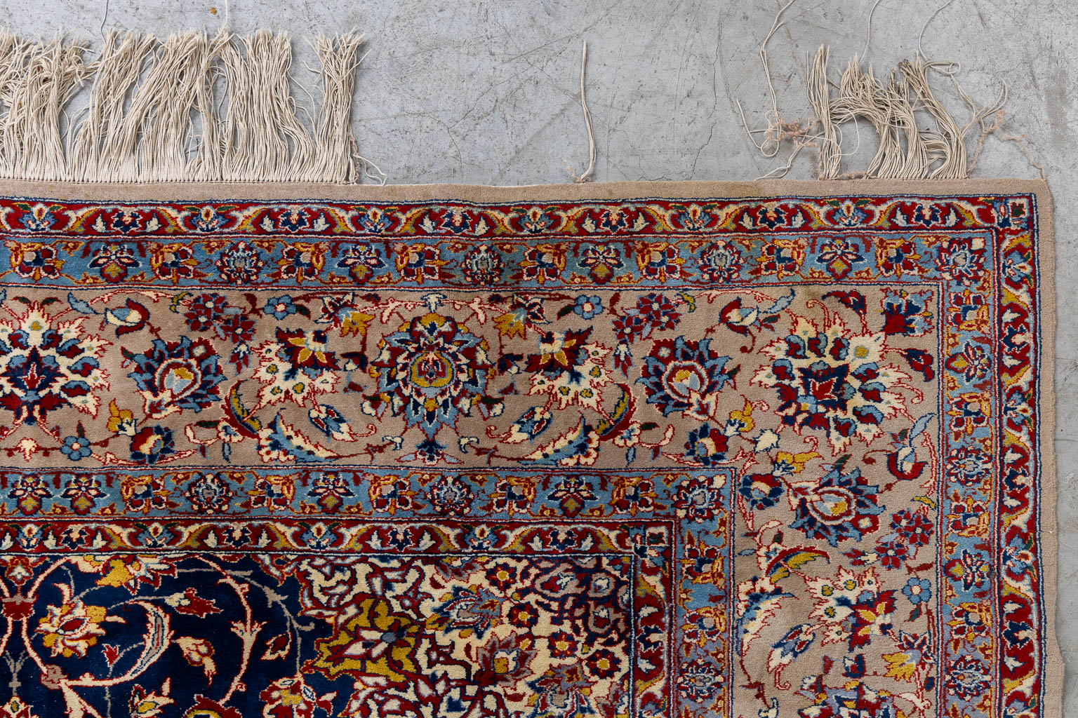 An Oriental hand-made carpet, Moud. (W:154 x H:228 cm)