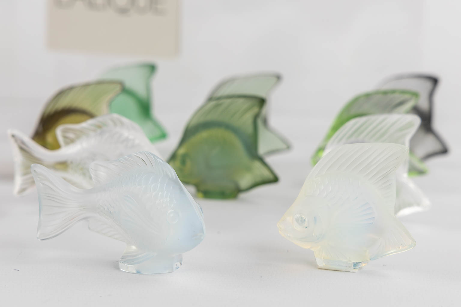 Lalique France, a large collection of 36 crystal fish. (L:4 x W:7 x H:4,5 cm)