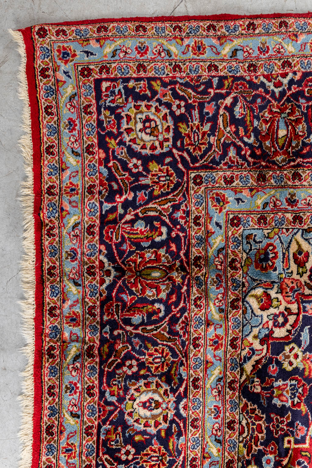 A large Oriental hand-made carpet, Keshan, Iran. (L:246 x W:355 cm)