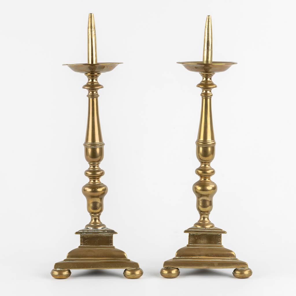 A pair of Renaissance candlesticks, bronze. Late 16th C. (L:15 x W:14 x H:41 cm)