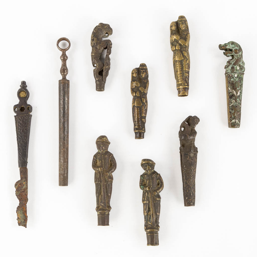 A collection of antique 'Knife handles' bronze, 16th/17th C. (L:8 cm)