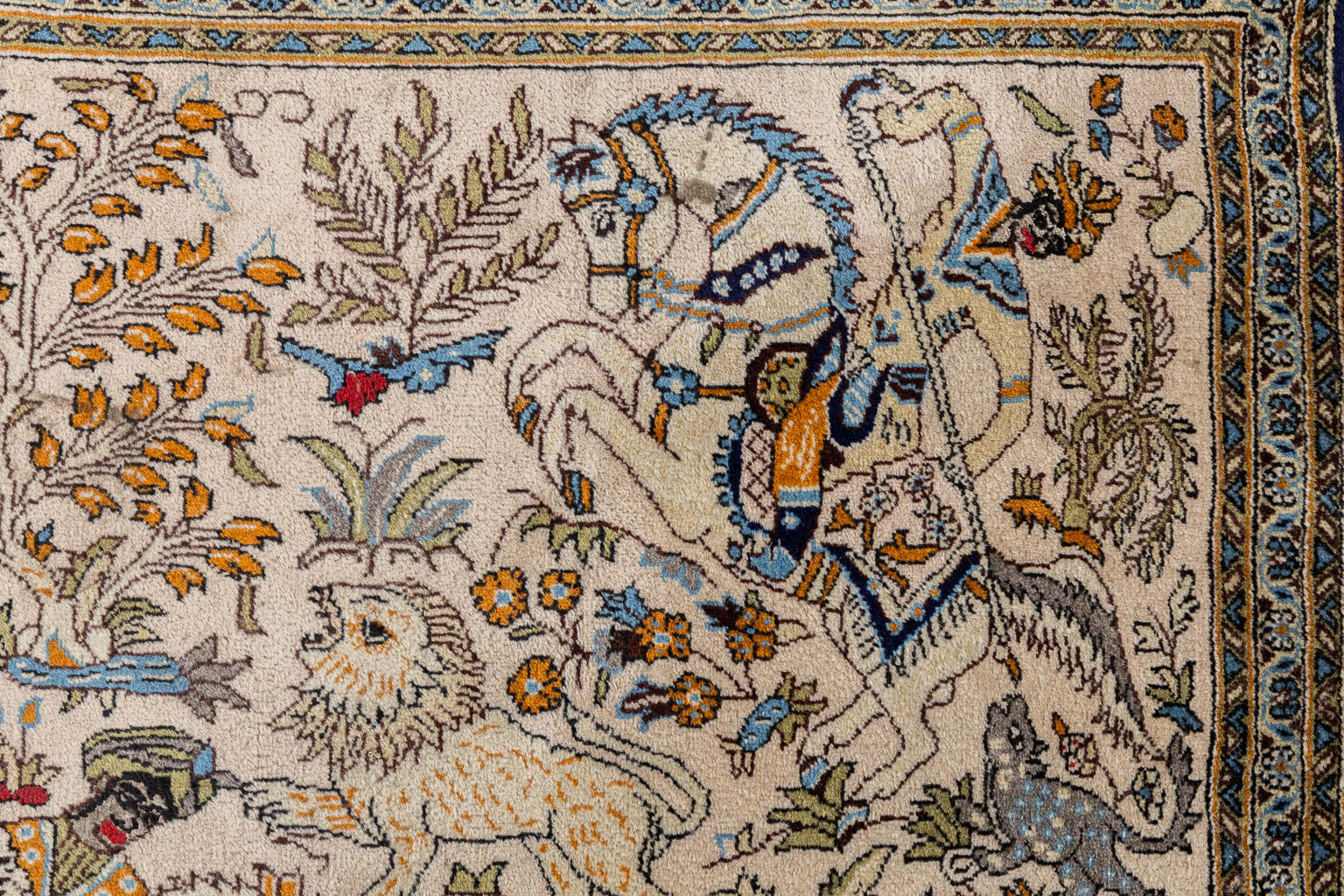 An Iranian hand-made carpet with equestrian hunting decor, Isphahan/Isfahan. (L:82 x W:120 cm)