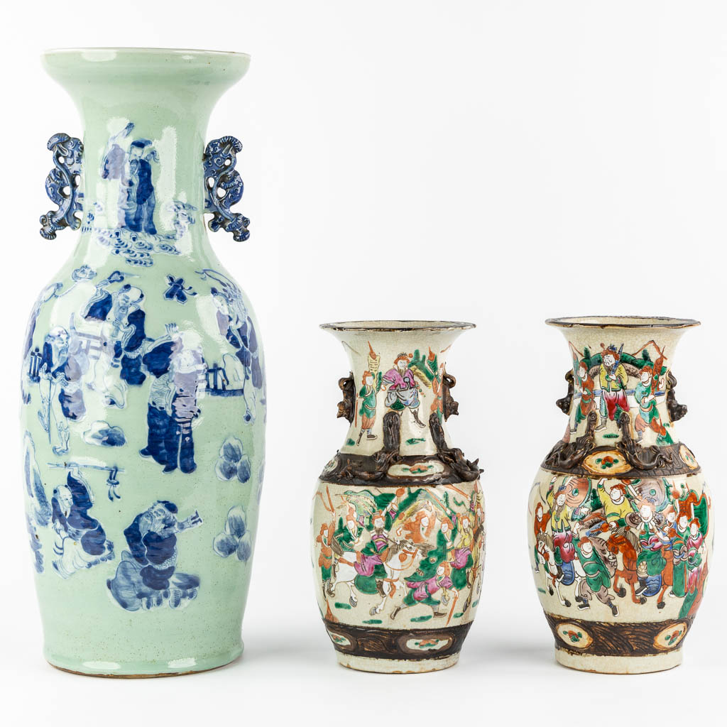 A Chinese vase blue-white decor of the Eight Immortals, added a pair of Nanking vases. (H:61 x D:23 cm)