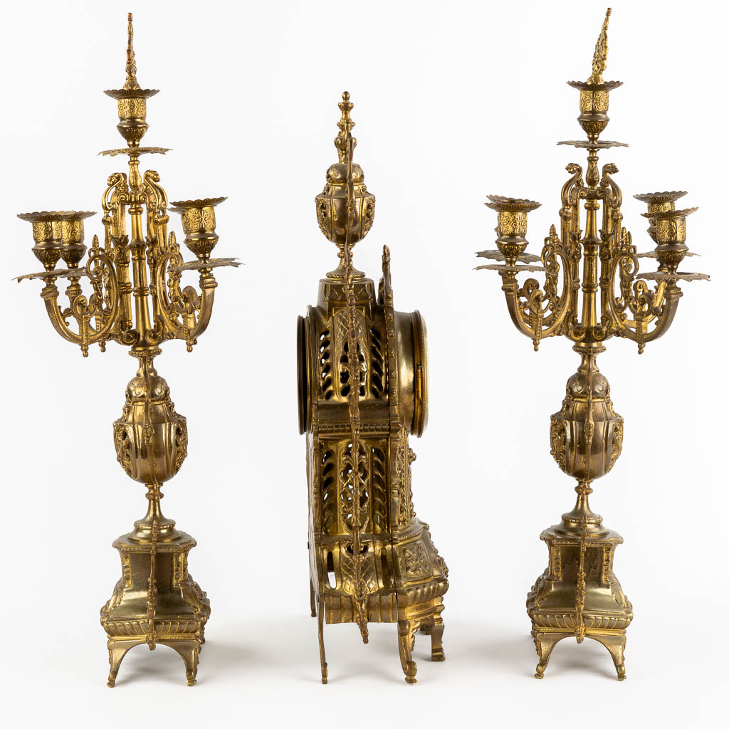 A three-piece mantle garniture clock and candelabra, bronze. 20th C. (L:12 x W:28 x H:51 cm)