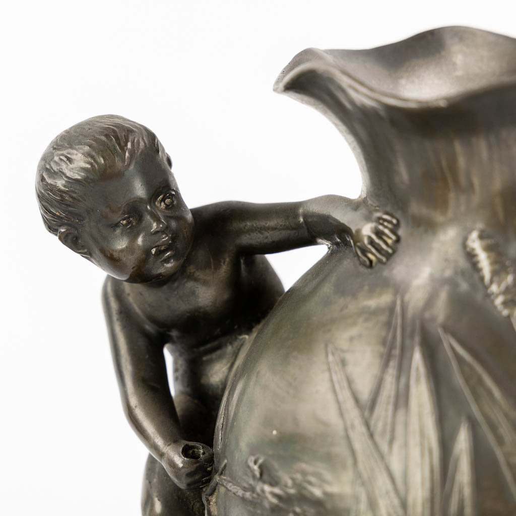 WMF, een paar vazen met spelende kinderen, Zeemeermin en Faun, Art Nouveau, circa 1900. (L:13 x W:17 x H:29,5 cm)