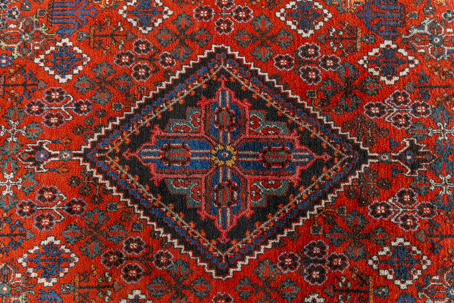 A large Oriental hand-made carpet, Djoshgan, Tabriz. (L:432 x W:326 cm)