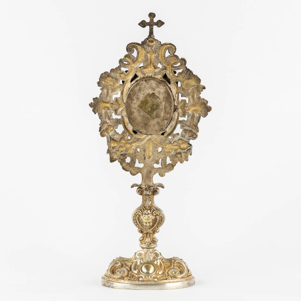 A Reliquary Monstrance, Baroque Style with a theca and 3 relics for Saints. 19th C.