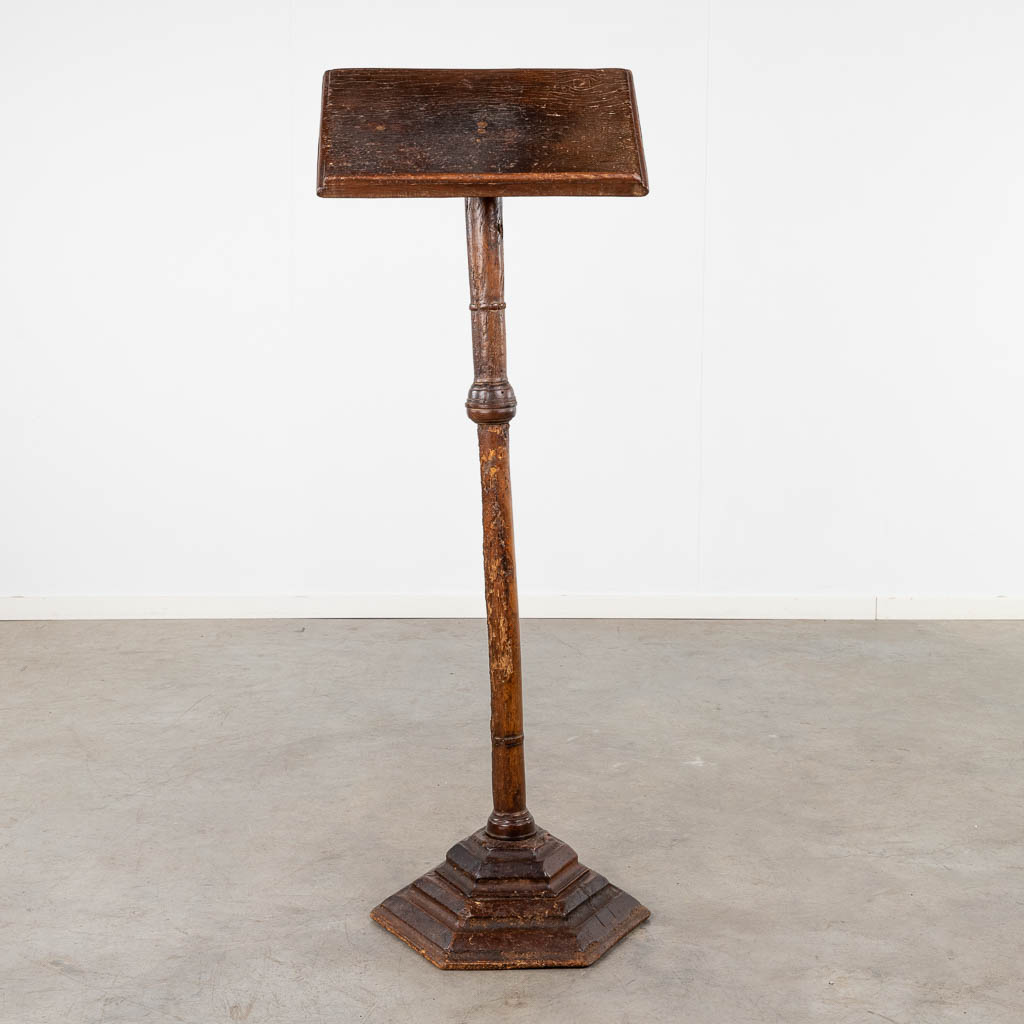 An antique lectern. 18th/19th C. (L:40 x W:50 x H:140 cm)