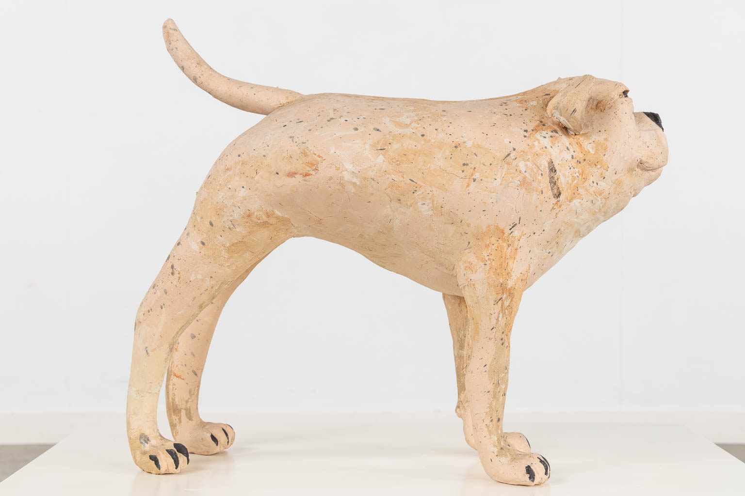 José VERMEERSCH (1922-1997) Een uitzonderlijke groep, figuur met hond, terracotta (1995-1996)