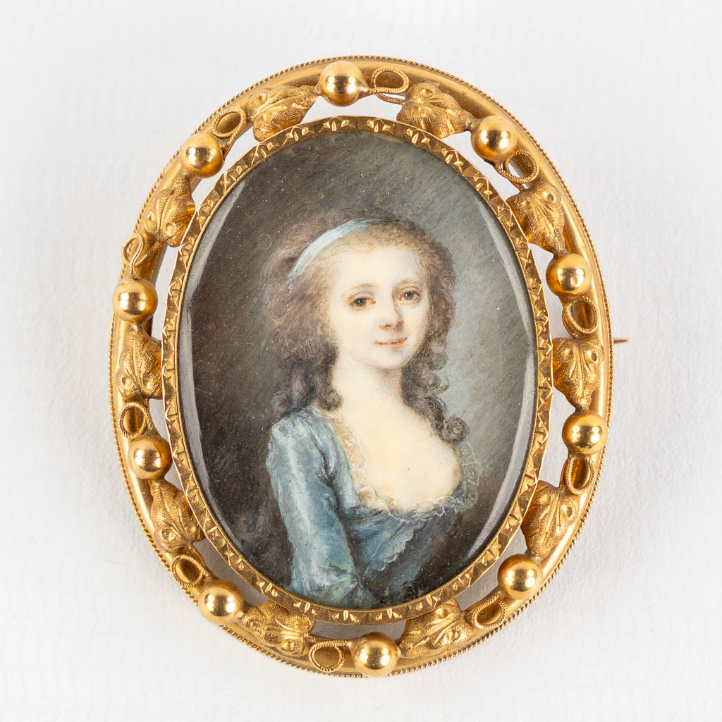 Three brooches with miniature portraits, 18kt and 14kt yellow gold. (H:5,2 cm)