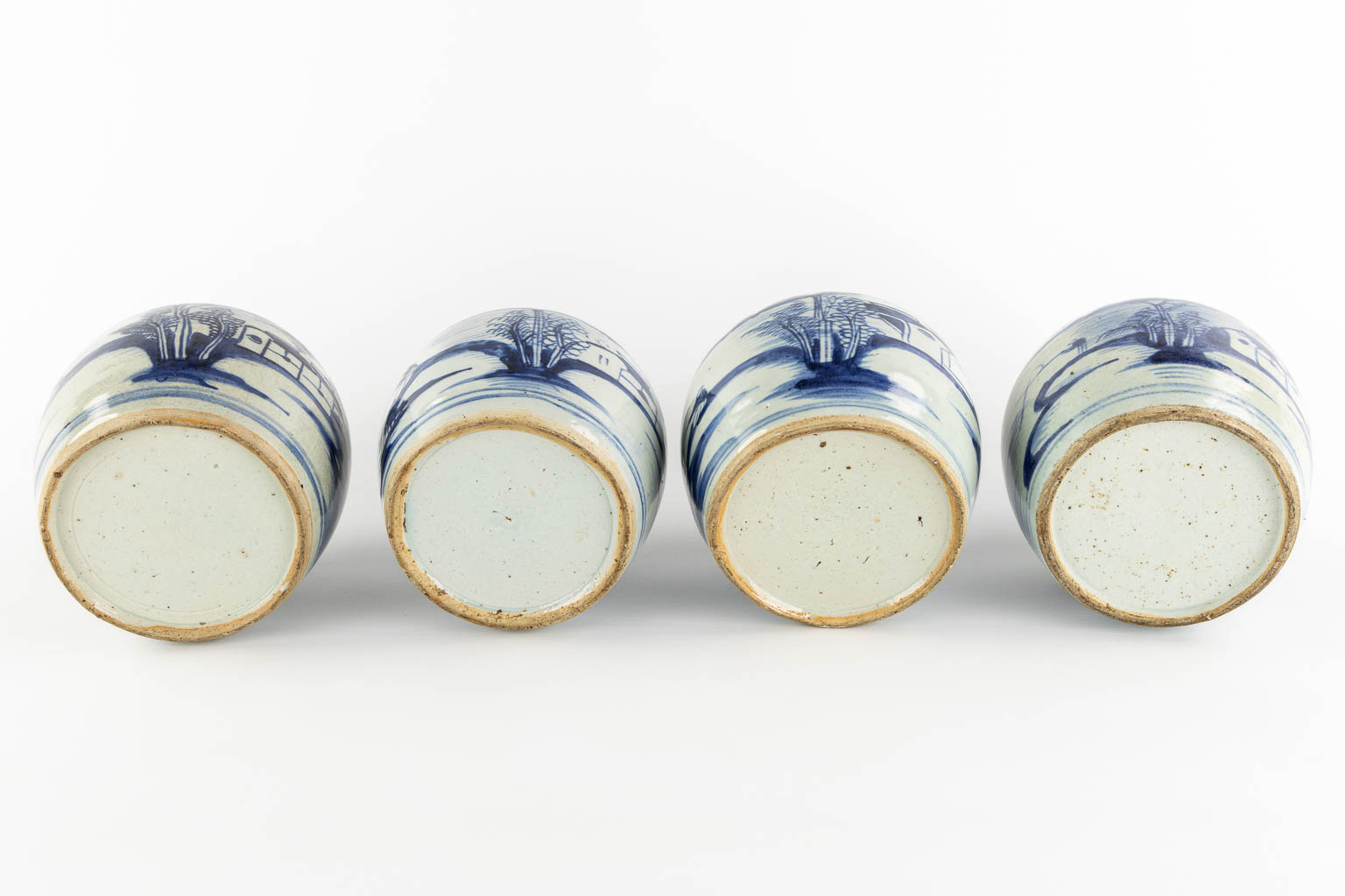 Four matching Chinese Ginger Jars, blue-white stoneware. (H:18 x D:16 cm)