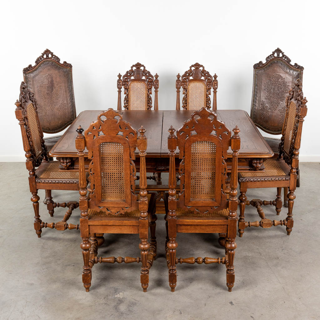 Vooruitgang fragment Buurt Een Antieke tafel en 6 stoelen in Renaissance stijl (L:120 x W:142 x H:72  cm) | Flanders Auctions