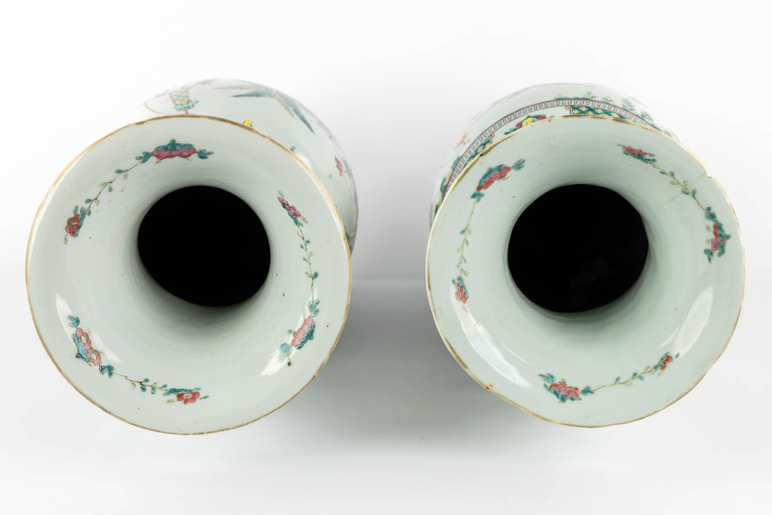 A pair of Chinese Famille Rose vases decorated with various figurines. (H:60 x D:23 cm)