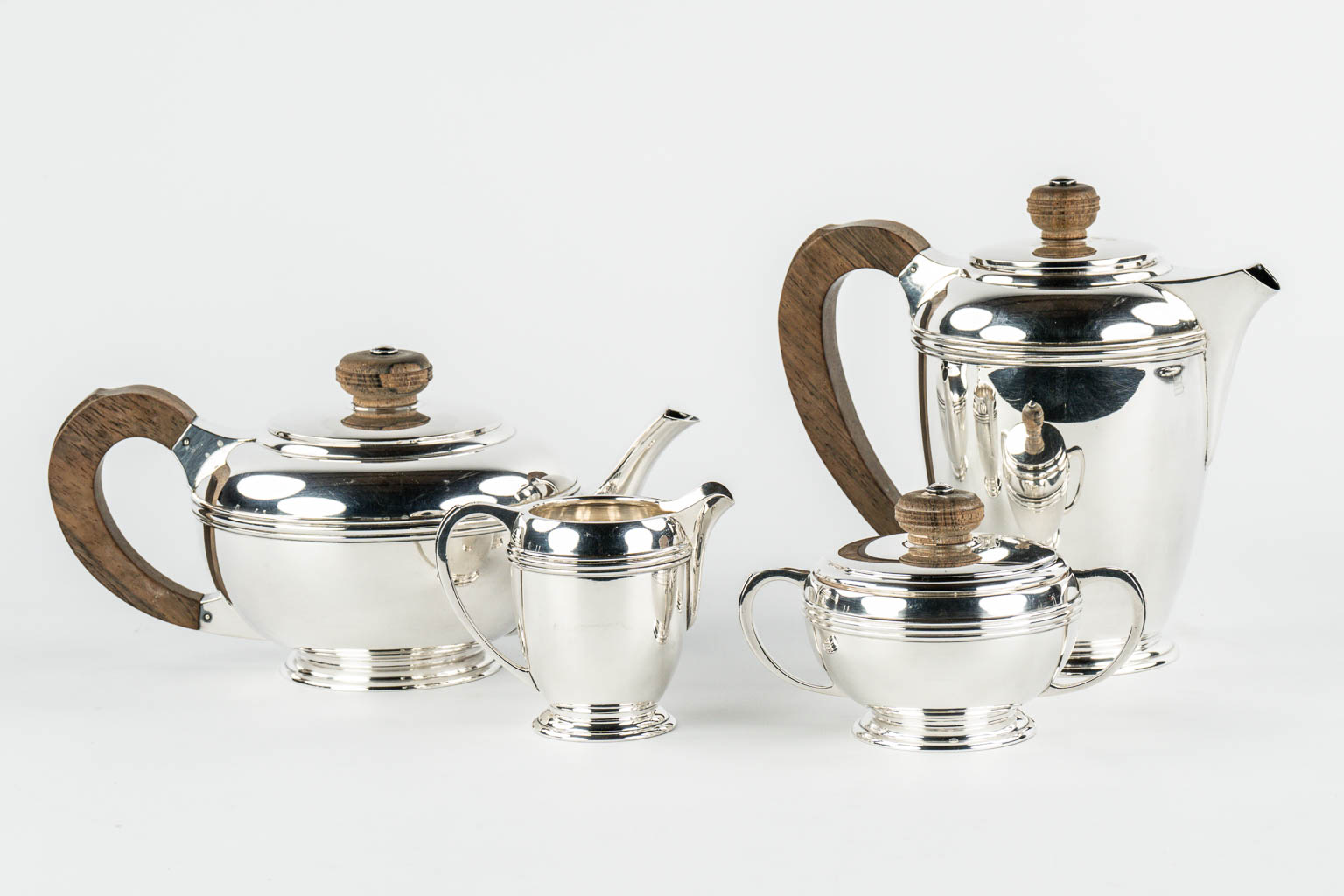 Wofers Frères, 'Dominion', a coffee and tea service, silver, Art Deco. Bruxelles. (C.1936) 2,850kg. 