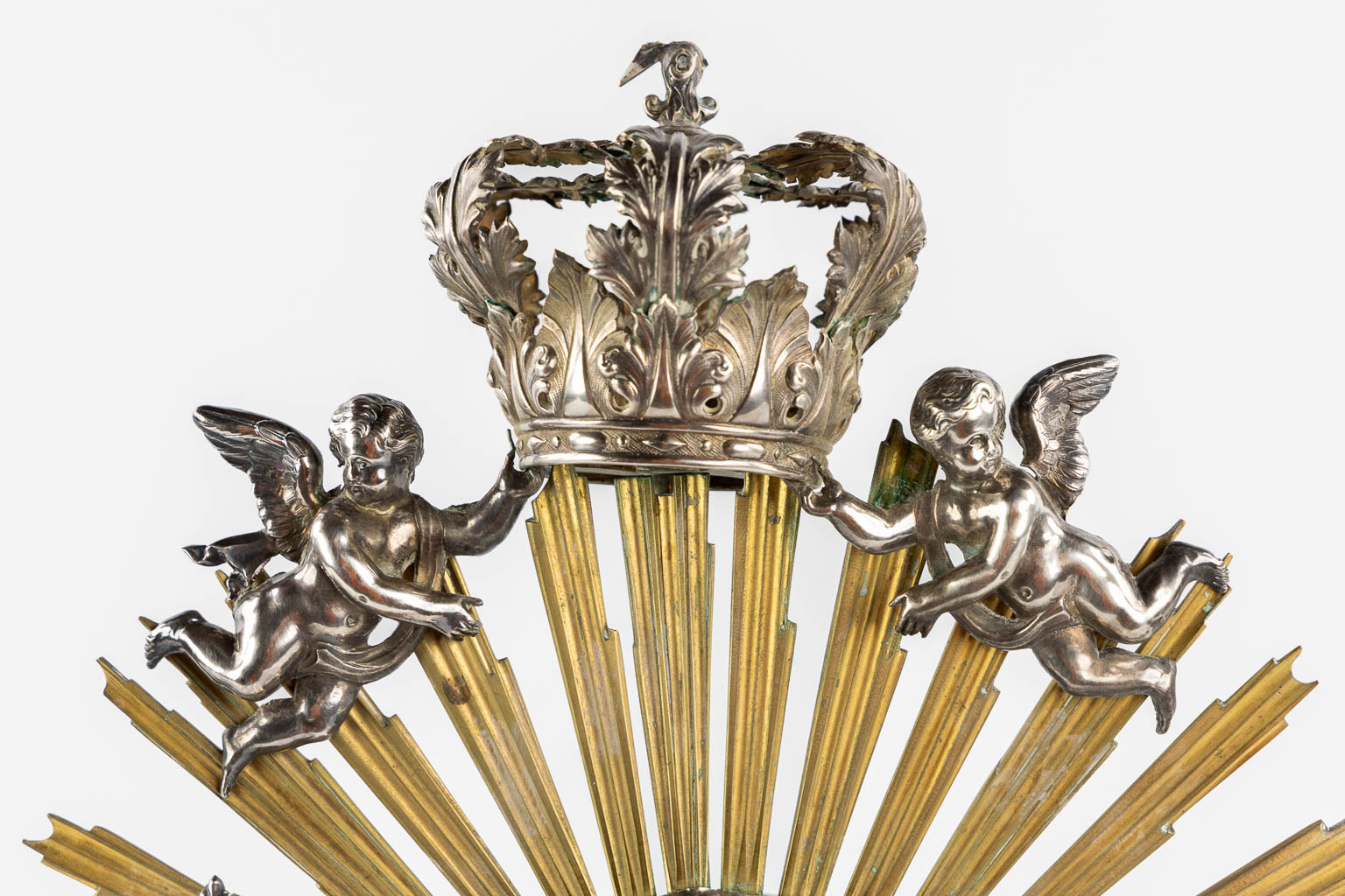 Een stralenmonstrans, zilver en messing, Henricus De Curte, Ghent, circa 1868. (W:30 x H:55 cm)