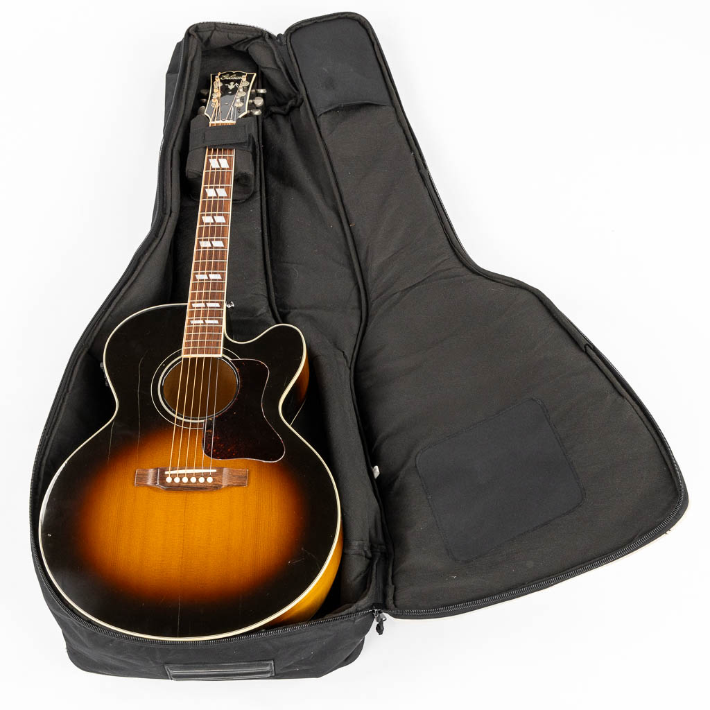 Gibson Bleus king, a sunburst guitar. Montana, USA, 1995. (L:104 x W:40,5 x H:12 cm)