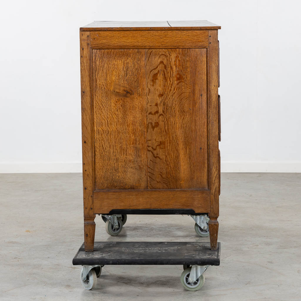 A three-drawer commode, Louis XVI. 18th C. (L:57 x W:123 x H:93 cm)