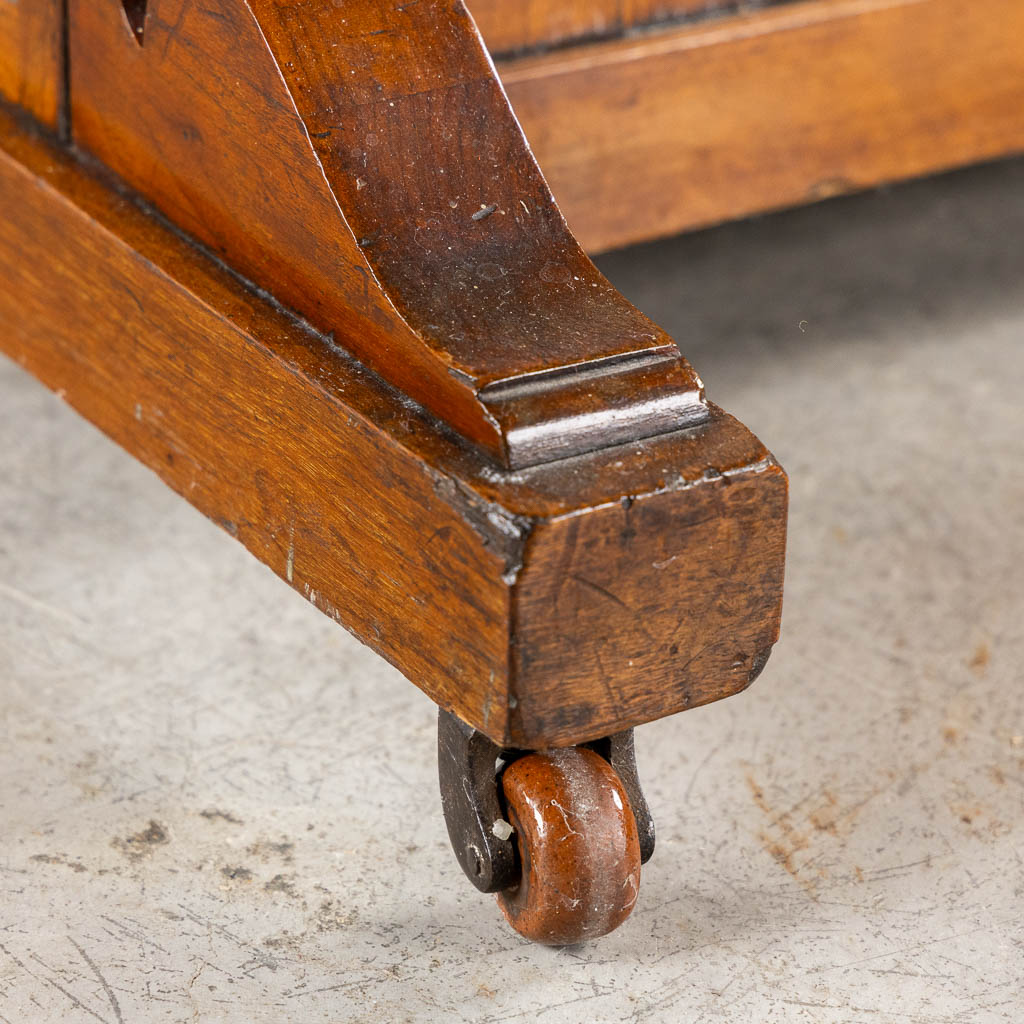 An antique and elegant Davenport desk, leather and wood, 19th C. (L:54 x W:56 x H:90 cm)