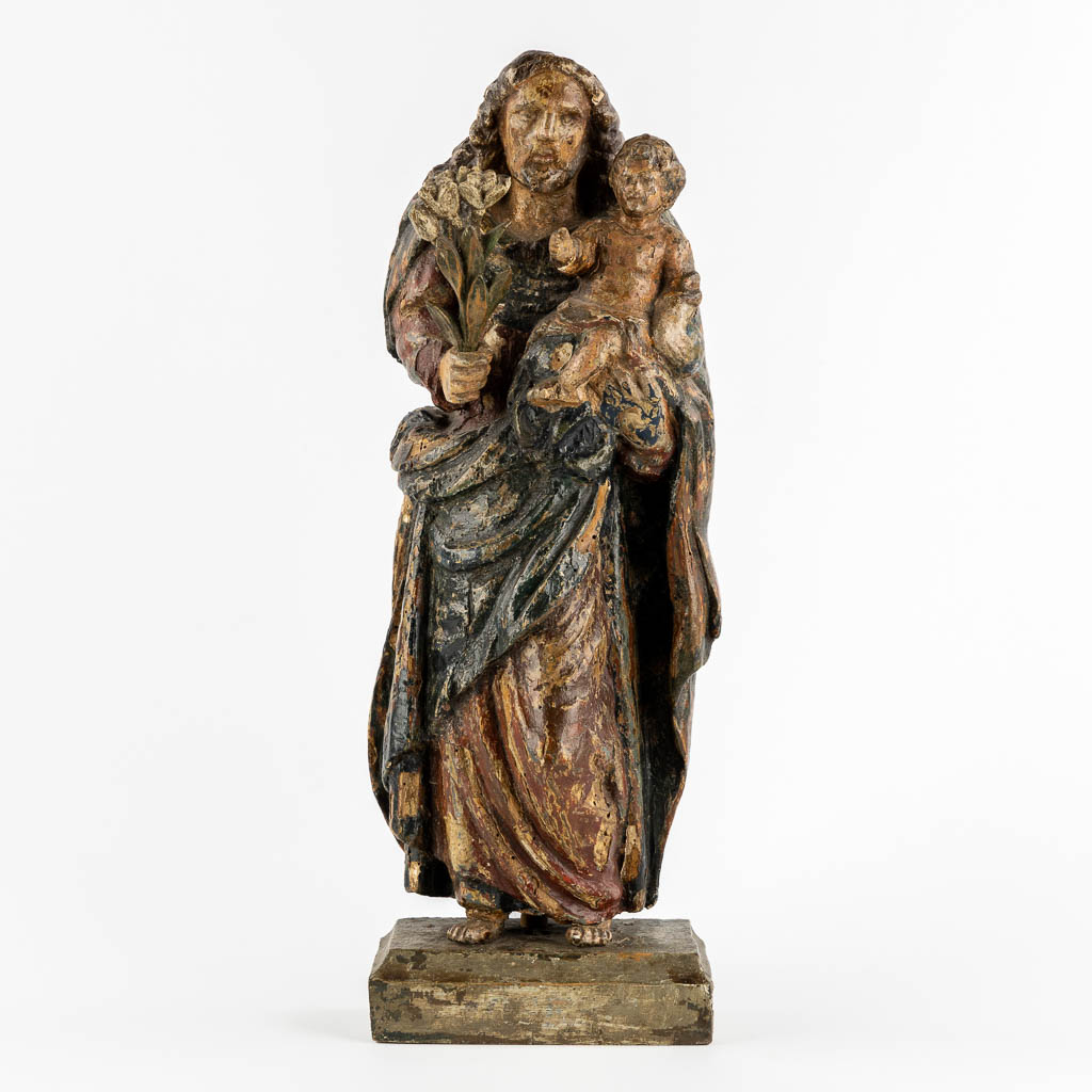 An antique wood-sculptured figurine of Saint Joseph with a Child, Flanders, 17de/18de eeuw. 