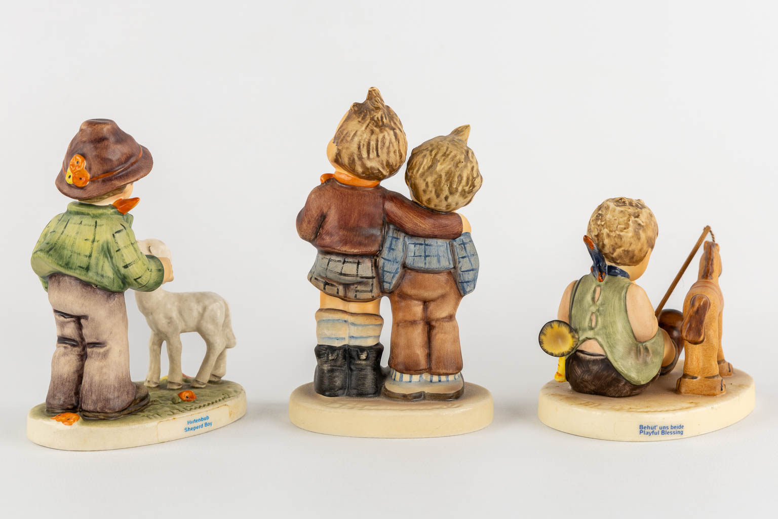 Hummel, 13 figurines. (H:17 cm)