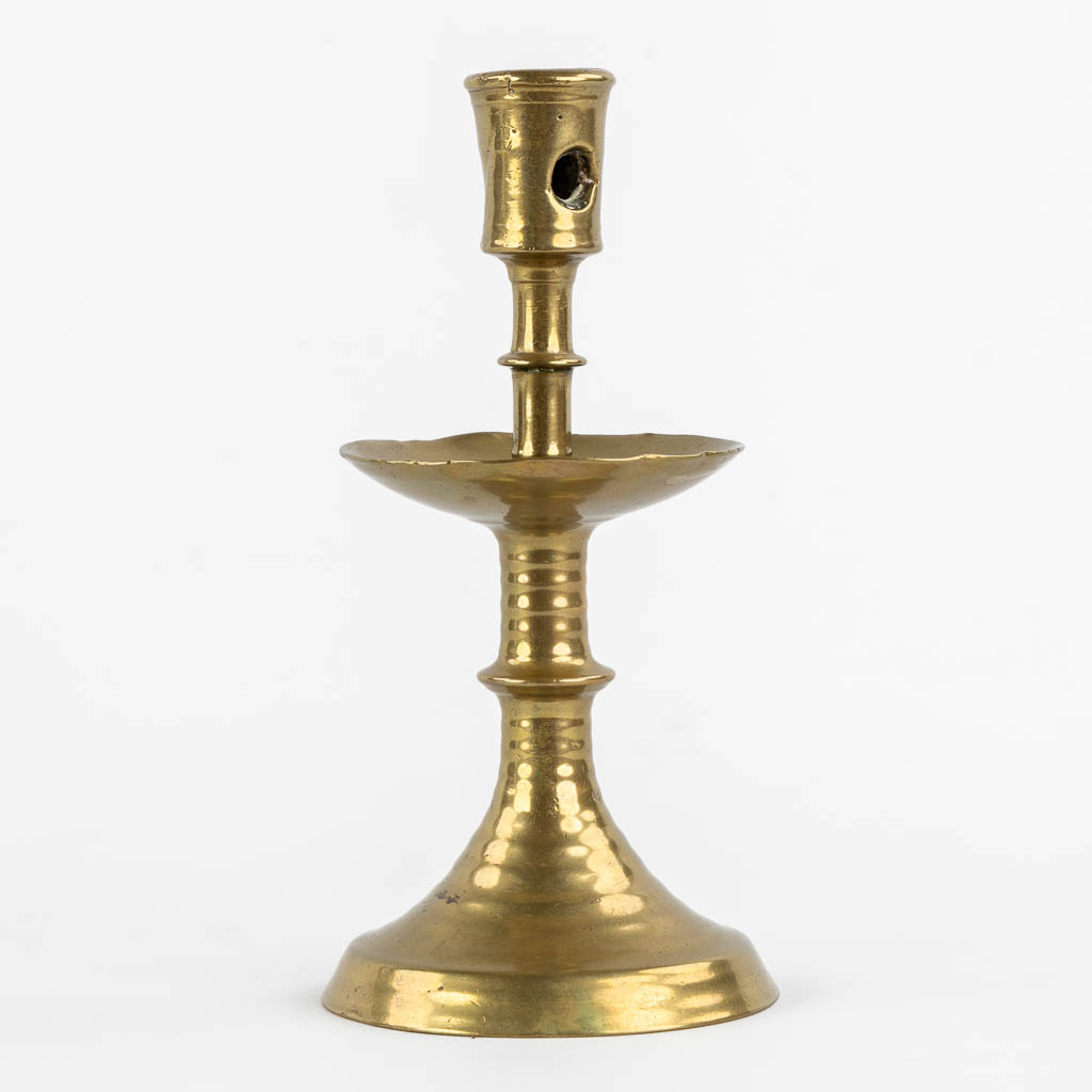 A brass disk candlestick, so-called 'Heemskerk' model, North-Western Europe, Late 15th C. (H:20 x D:9,5 cm)