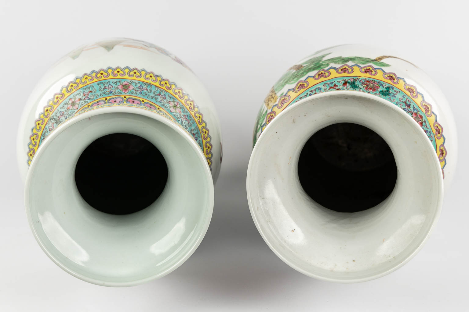 Two Chinese vases, Ladies and Fauna/Flora. 20th C. 