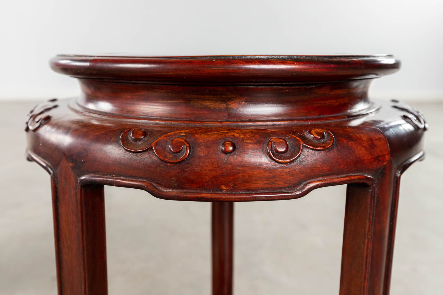 Three Oriental pedestals, sculptured hardwood. 20th C. (H:71 x D:30 cm)