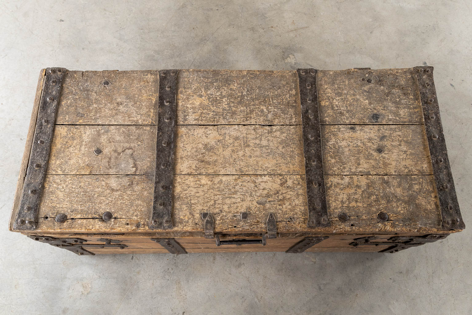 An antique chest with wrought iron hardware, Northern France or Flanders, circa 1600. (L:59 x W:130 x H:51 cm)