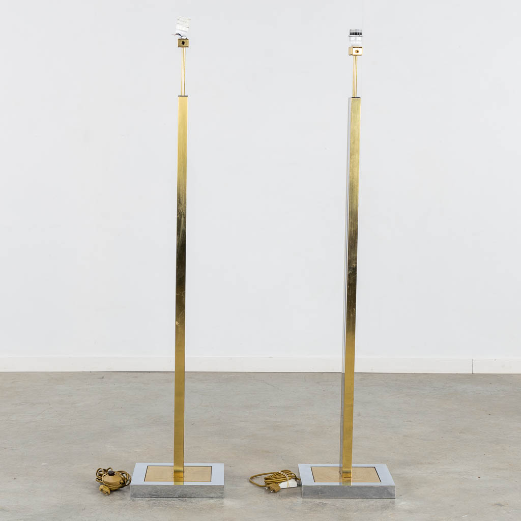 Romeo REGA (1925-1984) a pair of floor lamps. Italy, 20th C. (L:29 x W:29 x H:135 cm)