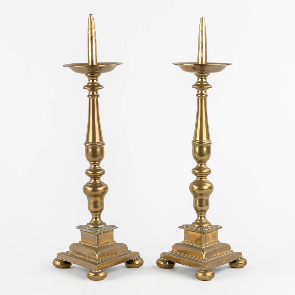 A pair of Renaissance candlesticks, bronze. Late 16th C. (L:15 x W:14 x H:41 cm)