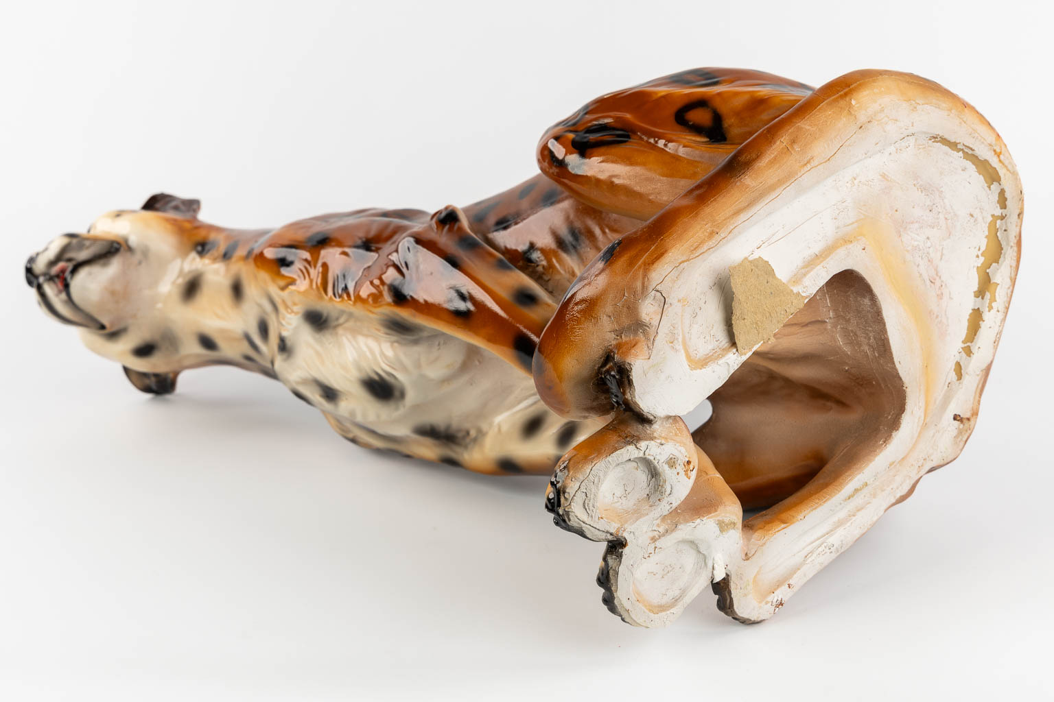 A decorative figurine of a leopard, patinated resine. 