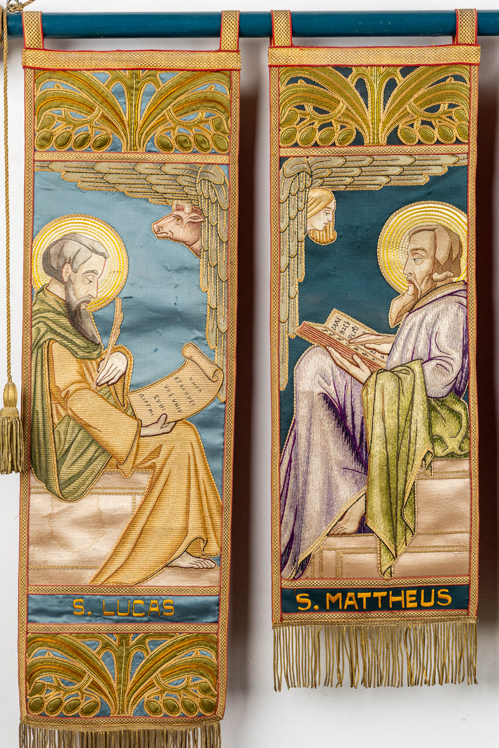 A banner with the Four Evangelists, gold and silver thread embroideries. 20th C. (W:113 x H:80 cm)