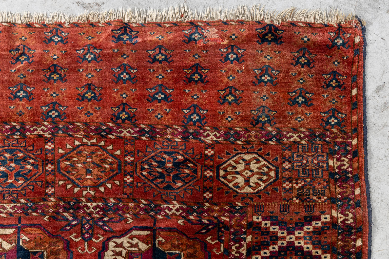 An Oriental hand-made carpet, Turkaman/Turkoman. (L:320 x W:201 cm)