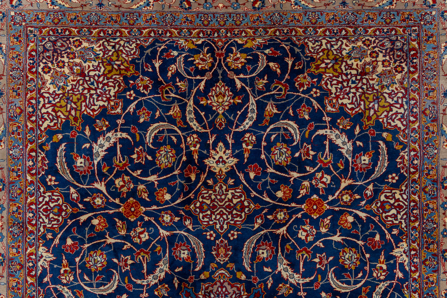 An Oriental hand-made carpet, Moud. (W:154 x H:228 cm)