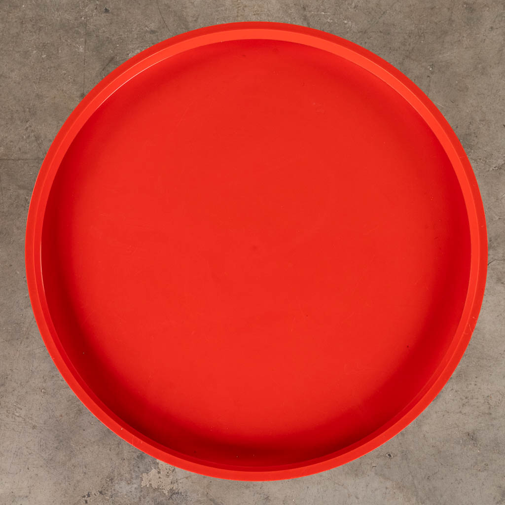 Anna CASTELLI FERRIERI (1918-2006) for Kartell, a round side table. Acryllic, circa 1980. (H: 50 x D: 42 cm)