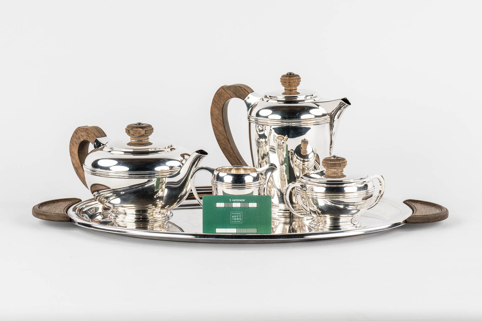 Wolfers Frères, 'Dominion', een koffie en theeservies, zilver, Art Deco. Brussel. (C.1936) 2,850kg. 