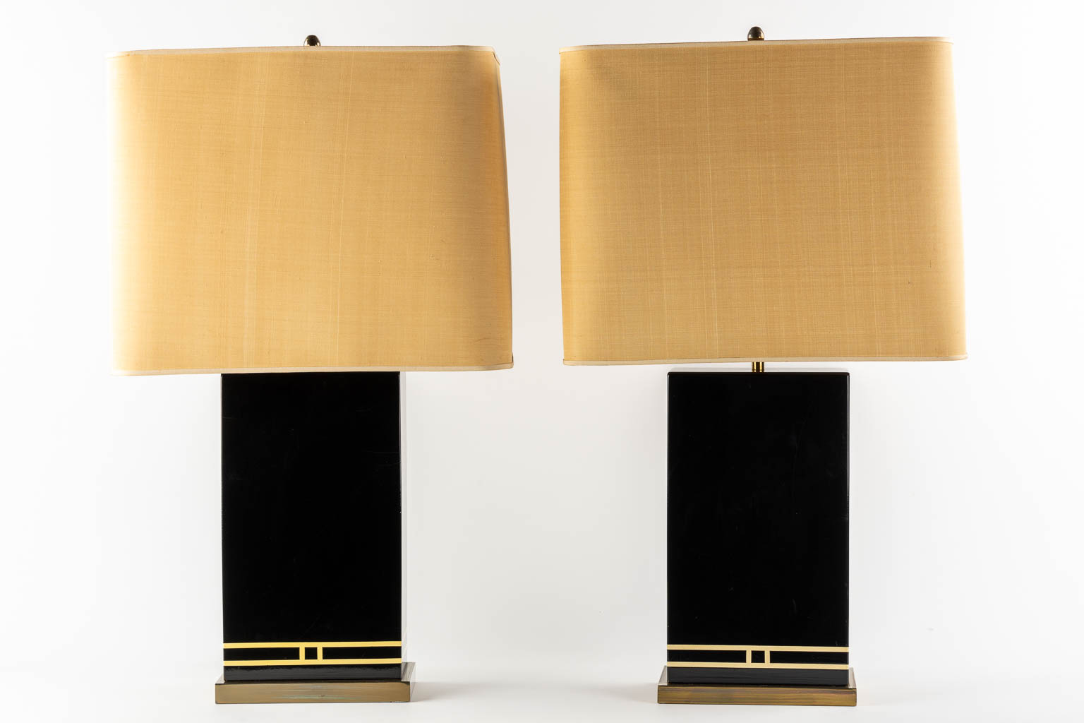 A pair of black-lacqured and brass inlay table lamps, in the style of Maison Jansen. (L:16 x W:24 x H:83 cm)