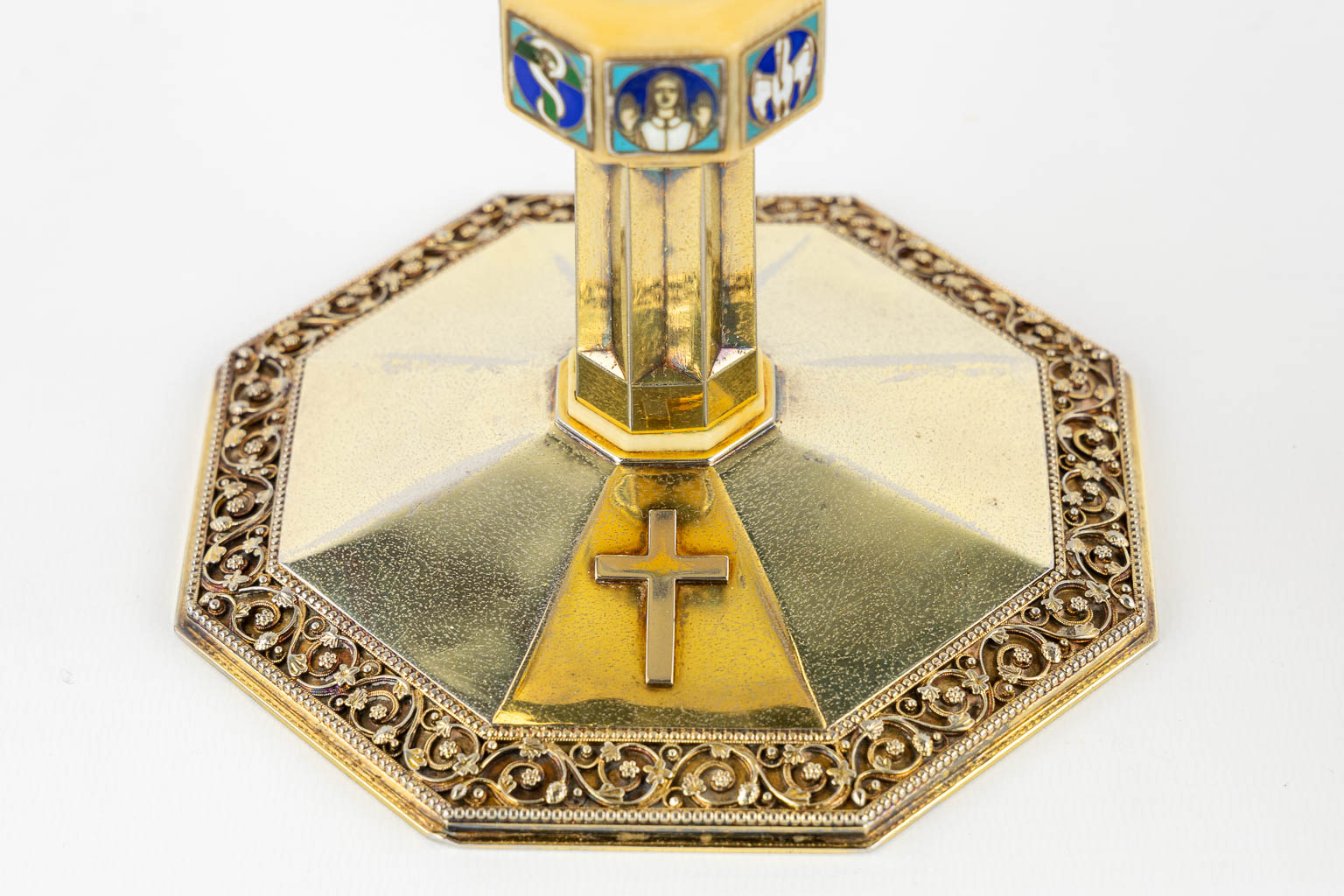 Two gold-plated ciboria, Art Deco. One with enamel plaques of Jesus Christ and animals. (H:16,5 x D:15 cm)