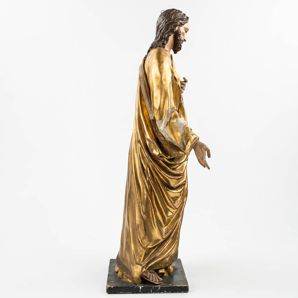 Een groot figuur van Jezus Christus, verguld en polychrome Papier Maché, laat 19de eeuw. (L:35 x W:46 x H:98 cm)