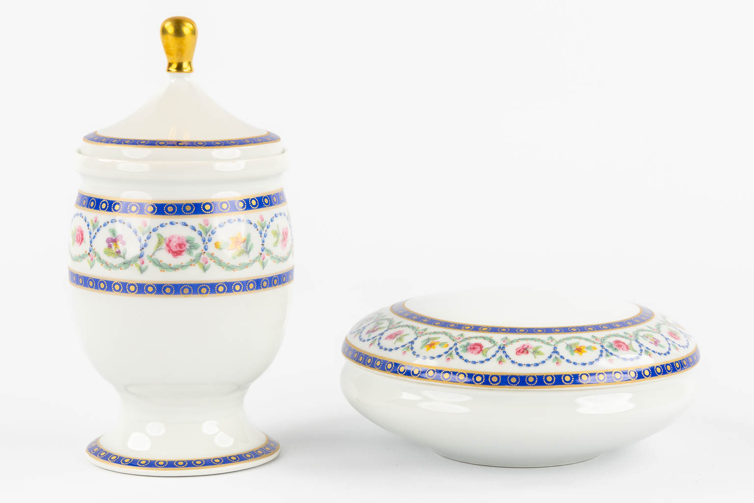 Limoges Haviland, 'Etoiles' een groot dineer en koffieservies. 71 stuks.