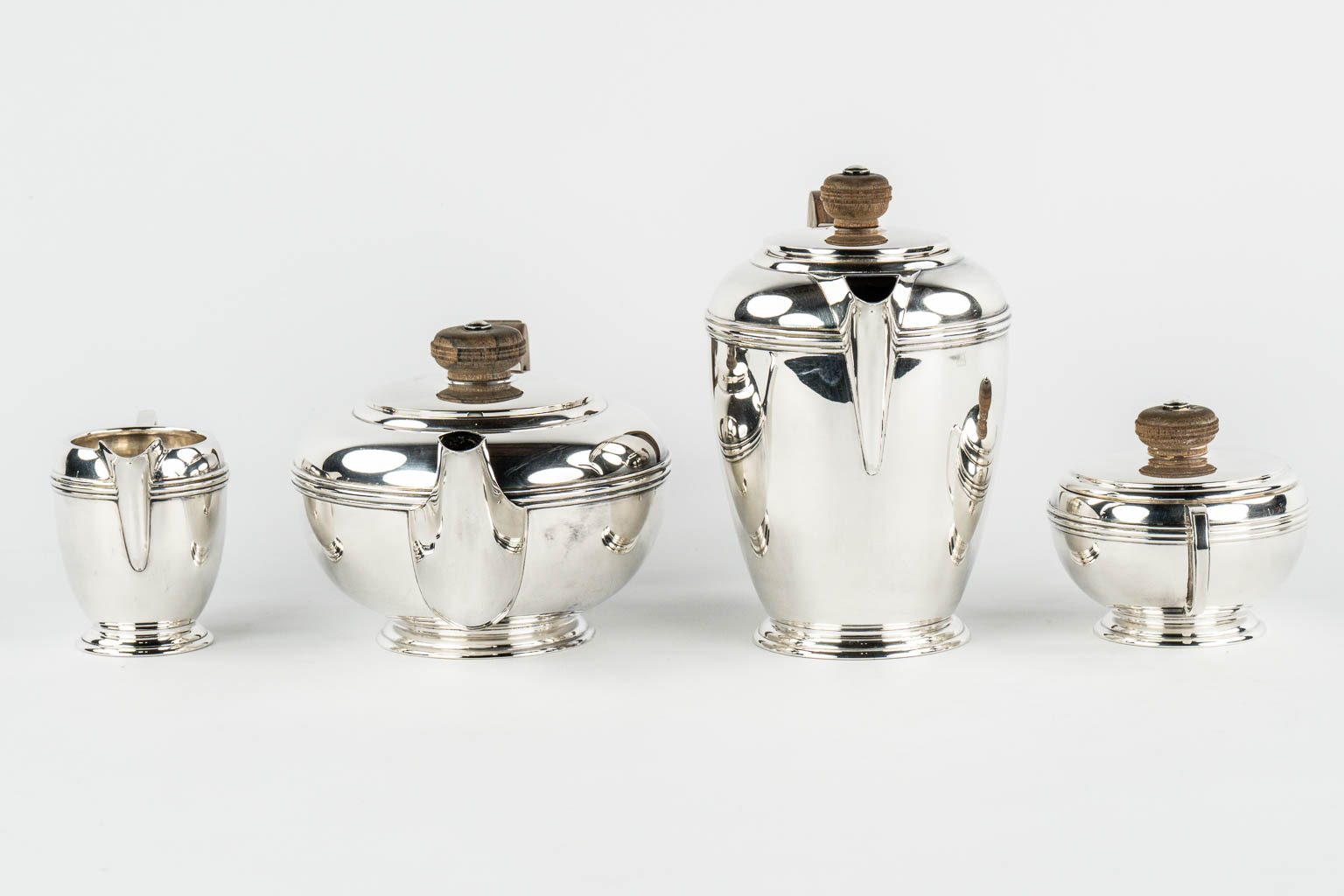 Wofers Frères, 'Dominion', a coffee and tea service, silver, Art Deco. Bruxelles. (C.1936) 2,850kg. 