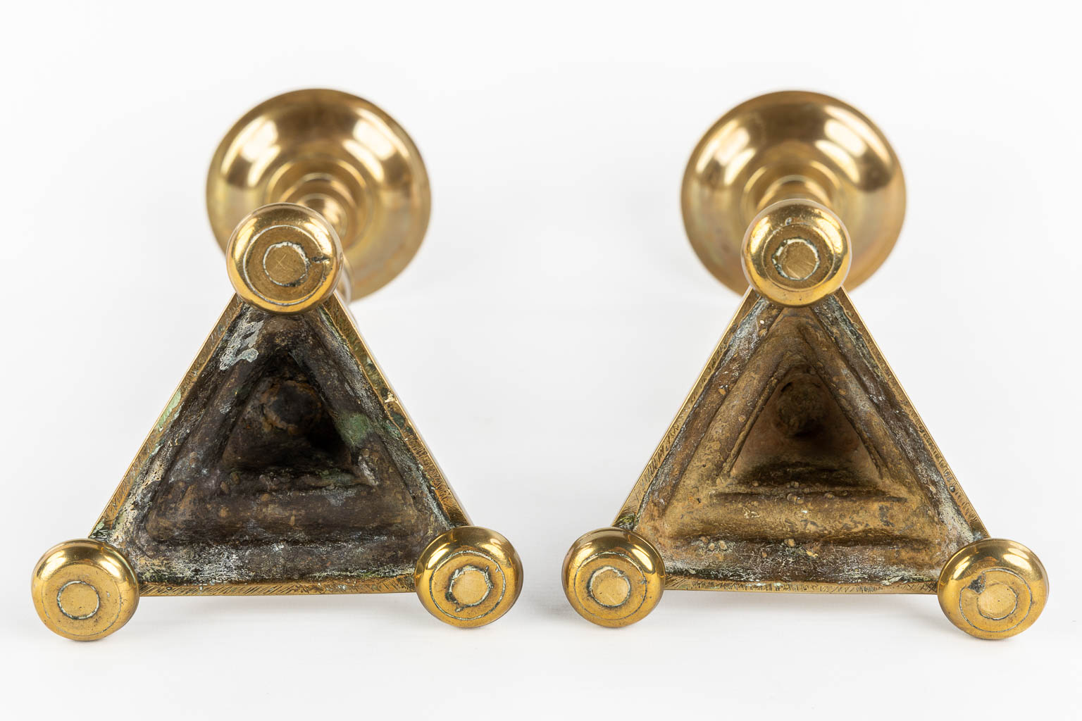 A pair of Renaissance candlesticks, bronze. Late 16th C. (L:15 x W:14 x H:41 cm)