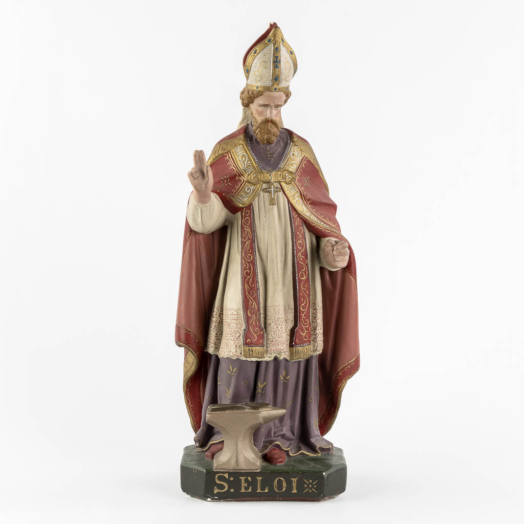 Saint Eligius, polychrome plaster. (W:19 x H:52 cm)