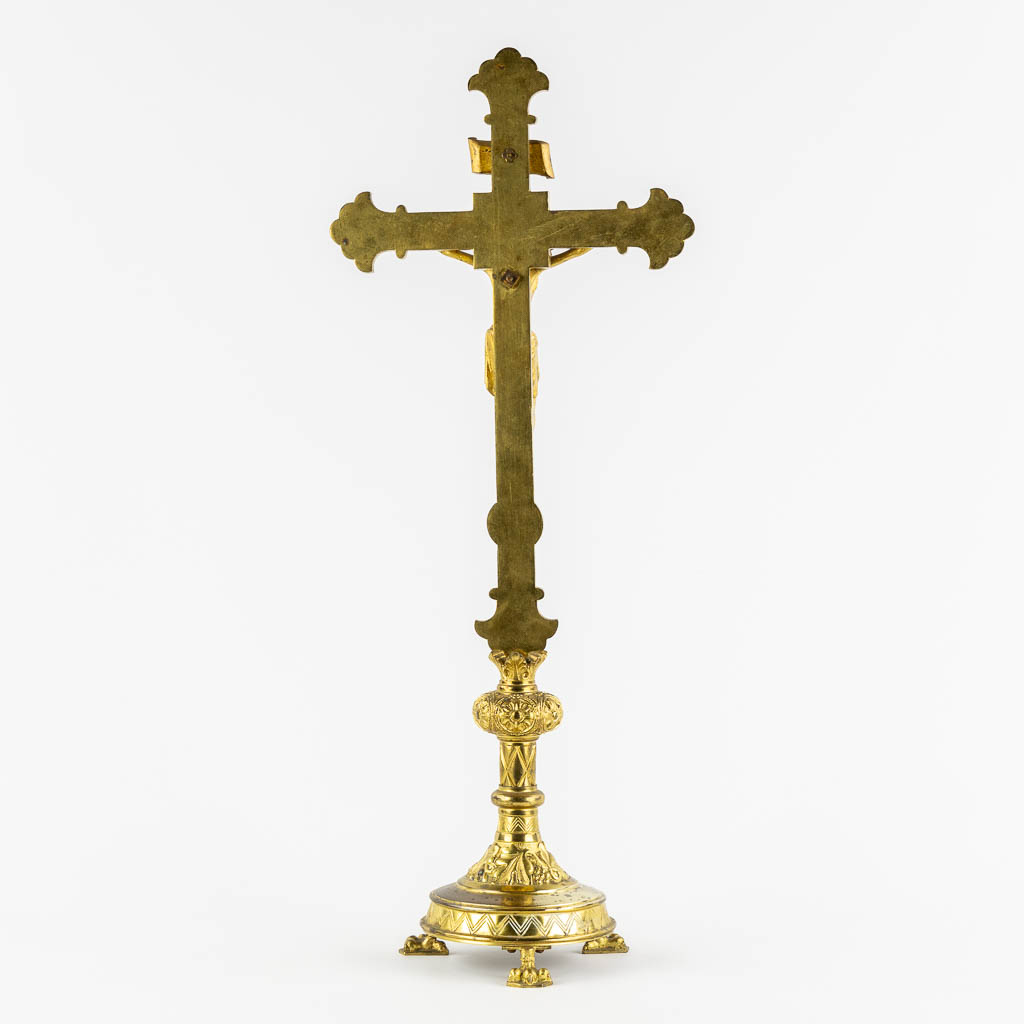 An altar crucifix, gilt bronze. (W:26 x H:65 cm)