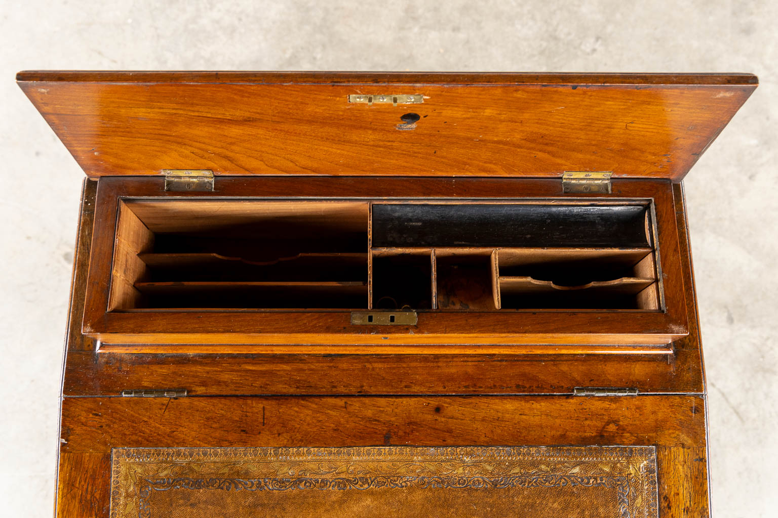 An antique and elegant Davenport desk, leather and wood, 19th C. (L:54 x W:56 x H:90 cm)