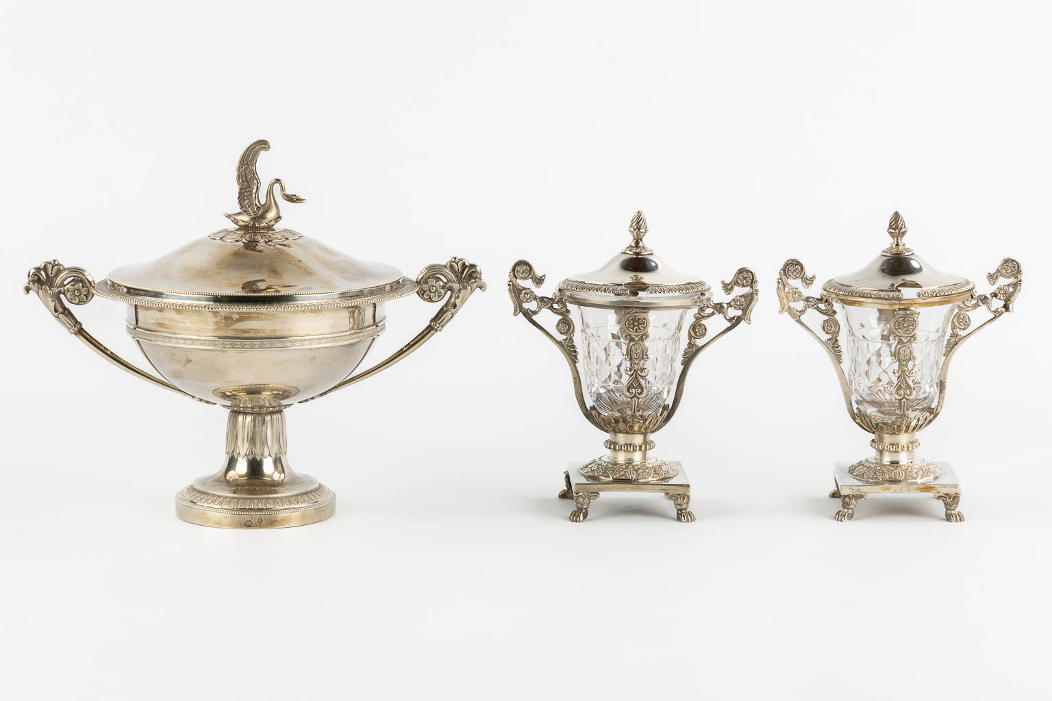 A collection of silver mustard, salt and pepper pots. Silver, Belgium. 19th C. (W:21 x H:17 cm)