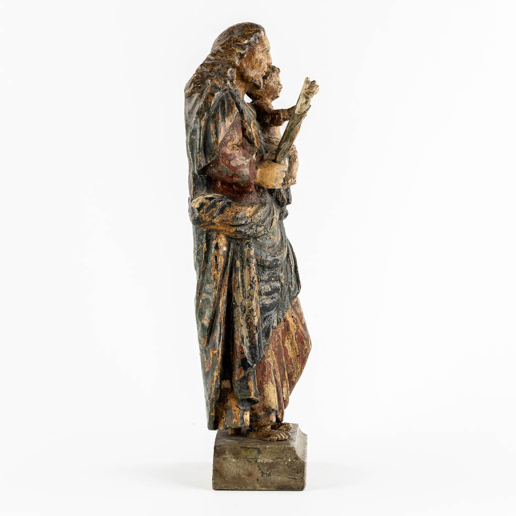 An antique wood-sculptured figurine of Saint Joseph with a Child, Flanders, 17de/18de eeuw. 