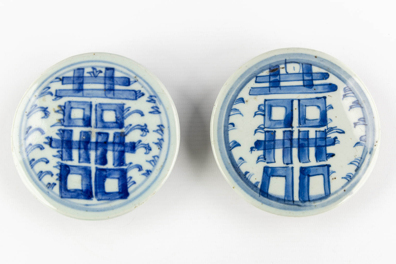 Two Chinese blue-white ginger jars with a Double Xi sign of Happiness. (H:23 x D:21 cm)