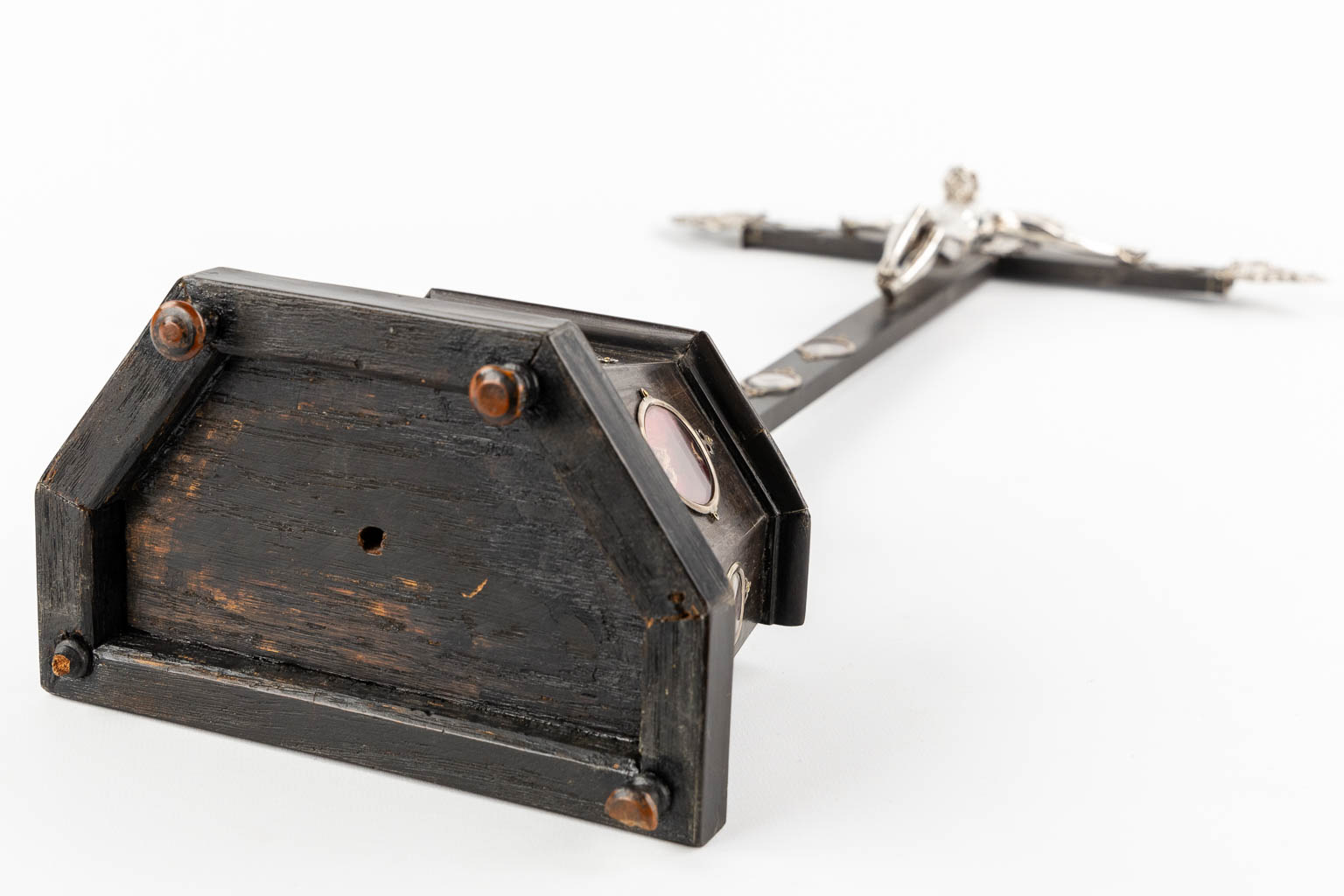 A large reliquary crucifix with 9 relics and an Agnus Dei, ebonised wood and silver-plated metal. 19th C.