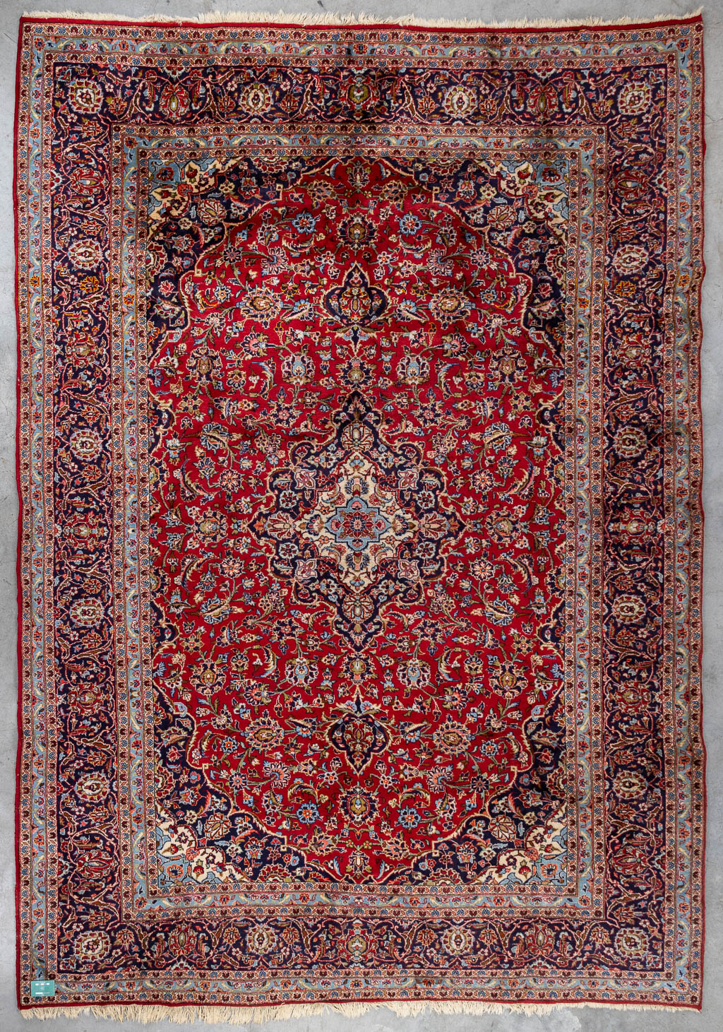 A large Oriental hand-made carpet, Keshan, Iran. (L:246 x W:355 cm)